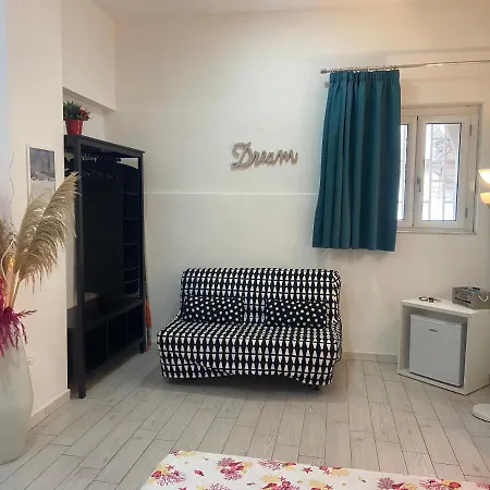 招待所 Dora's House